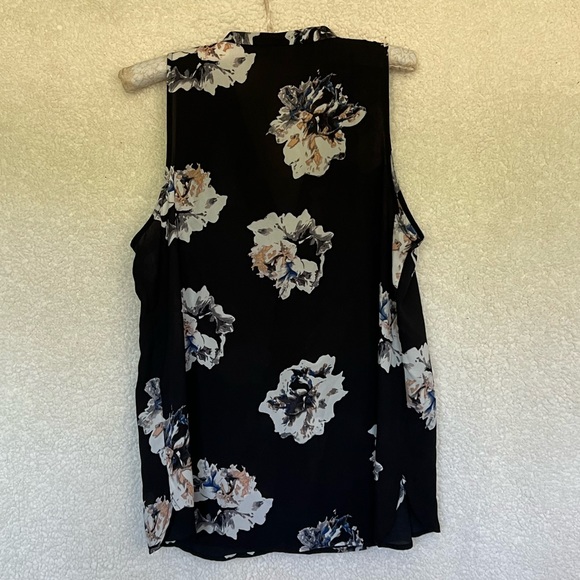 Vince Camuto Floral Sleevless Top - Picture 2 of 4